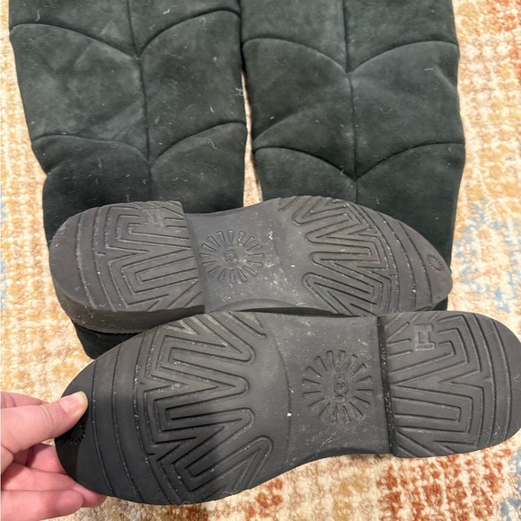 UGGS Size 9.5 - Newlike - Picture 4 of 4